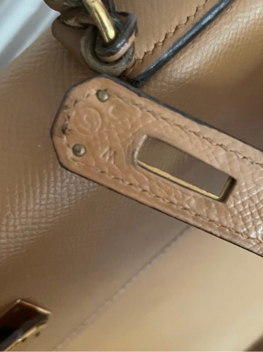 Vintage Hermès Kelly 35 in Gold Courchevel Leather Gold Plated Hardware - Picture 9 of 10